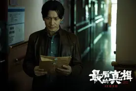 黄晓明新片演落魄律师，闫妮身穿一身囚服，海报细节也太多了图片