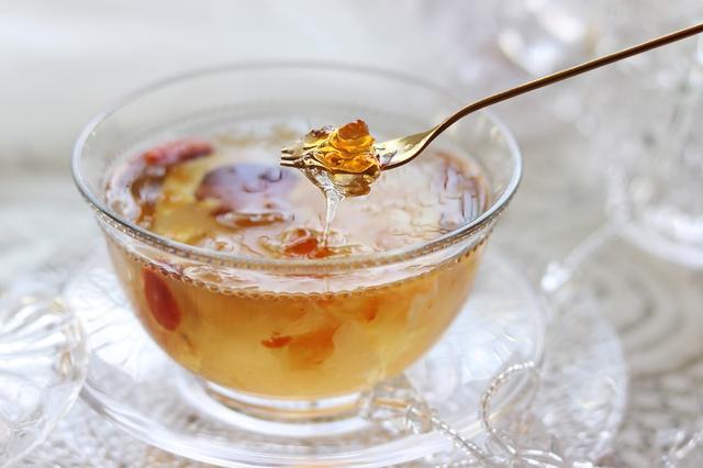 长期吃桃胶雪燕的功效 2026年长期吃雪燕桃胶皂角米的好处