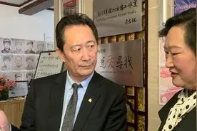 “神笔警探”一张穿越时空的画像，让70岁的女儿第一次喊出“爸爸”图片