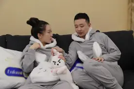 GAI携妻子加盟真人秀 穿情侣兔子睡衣互动超甜图片