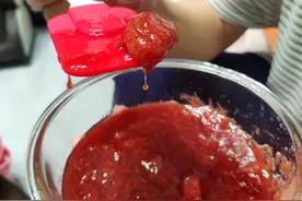 自制果酱，做法简单，早餐配面包片，看着就食欲大增图片