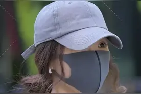 穿着紧身牛仔裤的小姐姐，一起来跳舞吧图片