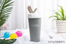 电商产品摄影：带吸管的杯子图片