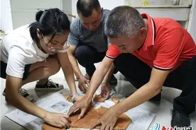 晋江：梧林将军墓墓志铭昨捐博物馆 墓主蔡以褚曾跟随施琅率水师渡海攻取澎湖图片