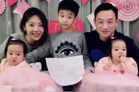 有种"偏心"叫杨威双胞胎女儿，一个随爸一个随妈，网友：差距大图片