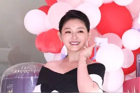 大S的彪悍，吼父亲，怼流氓，2个月闪婚小5岁豪门，为生子晕倒图片