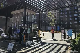 战“疫”情｜长阳镇紫云家园：社区来的“陌生面孔”，筑起防线日夜守护图片