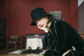 为什么有些女生长得挺好，戴帽子却显土气？主要是三个地方不对劲图片