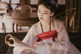 雨后李清照写诗向丈夫求欢，被批荒诞，一个女人这样做错了吗？图片