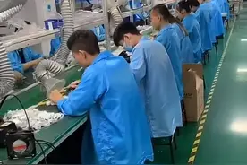 深圳打工者：厂里打工五年，如果两手空空回去，怎么对得起自己？图片