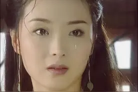 “晴儿”真的老了！46岁王艳发福长肉显老态，冷脸挥手拒绝拍照图片