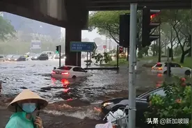 新加坡突降暴雨，全岛多处淹水！多车受困，惊动民防部队紧急救援图片