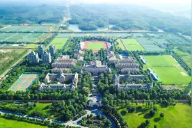 建校8年结"硕果"！恒大足校首批学生绿茵场上崭头角，顶级青训体系是成长利器图片