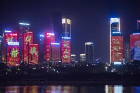 昨夜，重庆全城为他亮灯！图片