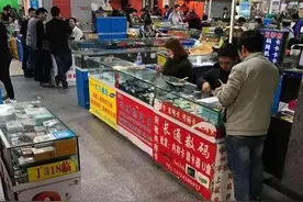 论二手苹果手机。图片