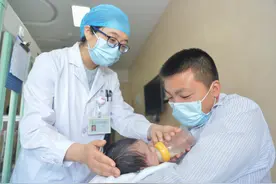 揪心！胎儿宝宝在妈妈肚子里“长“10厘米肝脏肿瘤图片