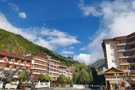 四川有座名气不输成都的小县城，因一首歌而火，曾经还是省会城市图片