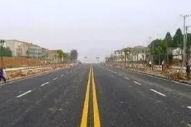单黄线与双黄线有什么区别？交警：不知道这些，驾照等于白考图片