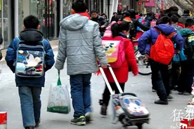 “减负”几十年 负担越减越重 减的负减去哪里了？图片