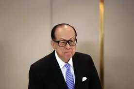 英国首相宣布向300万港人提供入籍后，李嘉诚投资英国100亿打造“香港城”，累计投资英国超4000亿港元图片