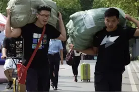 大一新生的被子该买还是该自己带？过来人表示：买就是白交智商税图片