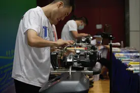 十四运会幕后英雄丨每天穿线超120把，VPS穿线师为赛事护航图片