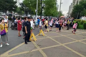 富人家的孩子为什么很容易认出？幼儿园老师：身上这三点过分高调图片