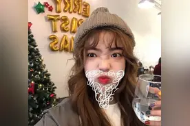 靠近你的时候，心里被撒了一把跳跳糖。情人节拿去发圈图片