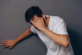 蹲坐起来头晕眼黑怎么回事？这3种病是常见原因。要重视起来图片