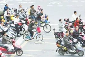电动车这么方便，为何在日本却几乎看不到？日本网友：我们又不傻视频封面