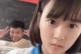 小小说：漂亮的女同桌图片
