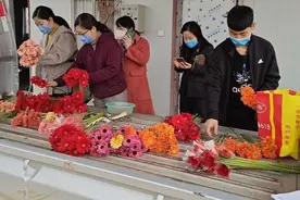 中国银行漯河分行：30年行庆，购2万枝滞销鲜花赠客户，这样的银行给我来一打！图片