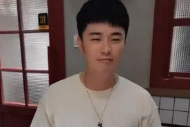 徐峥与陈赫聚餐，陈赫满脸堆笑显拘谨，张子萱疑似在旁作陪太热情图片