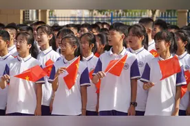 寿光现代明德学校：“红动明德 我心向党”主题升旗仪式向党献礼图片
