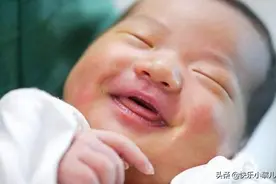 医生打了新生儿一巴掌，宝妈心疼想阻止，奶奶却拦住：他记得前世图片