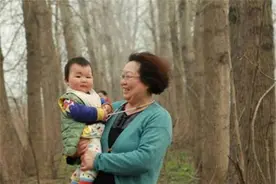 有3类老人很适合带娃，家有这样的老人，妈妈和孩子都太幸福了图片