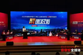 山东省农村信用社联合社泰安审计中心主要负责同志接听12345政务服务热线图片
