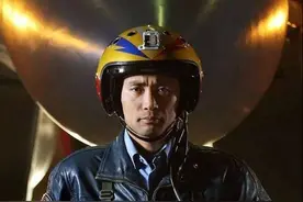 王牌飞行员“蒋三盔”晋升大校 履新正师级参谋长图片