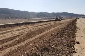 我县绕城公路路基工程施工进度已达到80%图片