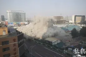 瞬间夷为平地！郑州中科信息大厦爆破拆除，成为一代人的记忆图片