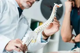 有多少人年纪轻轻就“脊”病缠身？图片