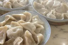 煮速冻饺子，什么时候下锅？记住这6点，筋道爽滑，不破皮不粘锅图片