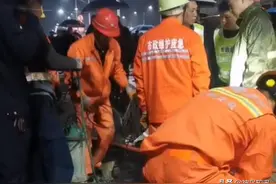 痛心！3岁男童掉化粪池父亲施救双双溺亡 目击者：父亲始终保持抱孩子的姿势图片