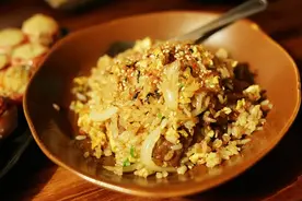 膳美师12道膳味 舞动铁板烧和牛炒饭图片