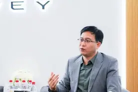 李瑞峰谈坦克·WEY:让听炮火声音的人呼唤炮火图片