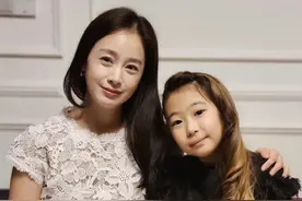 金泰熙为女儿庆生，Rain又暴瘦，亲戚家小女孩打扮成熟太抢镜图片