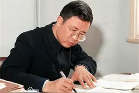 他，初中没毕业，自学数学，27岁被聘为清华大学教授图片