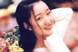 50岁的杨钰莹少女感满满，真不愧是一代甜妹儿鼻祖啊图片