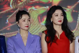 张庭陶虹同台比美，俩人加起来快百岁难掩老态，网友：岁月不饶人图片