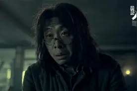 《八佰》里最不讨喜的“老算盘”，让张译演活了图片